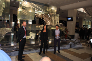 Уникальная двадцатитонная скульптура появилась в новосибирском аэропорту