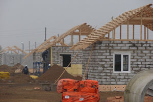Строительство жилья для погорельцев в алтайском селе идет с опережением графика