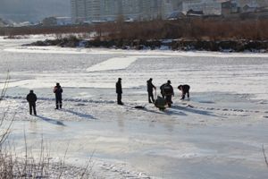 Пропавшие в Чите школьники могли провалиться под лед на реке Ингода