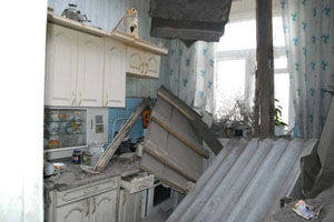 Дело по факту обрушения кровли дома и гибели пенсионерки возбуждено в Красноярске