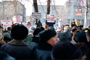 Организаторов пикета пенсионеров начали судить за перекрытие главной улицы Новосибирска