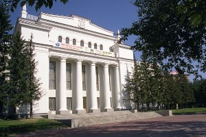 Первому культурному зданию Новосибирска исполнится 85 лет