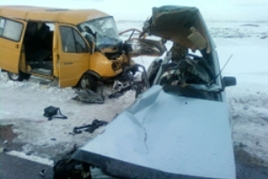 «Газель» столкнулась с ВАЗ-2109 на трассе в Хакасии, 14 человек пострадали, двое погибли