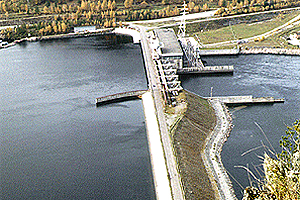 Майнская ГЭС начала холостые сбросы воды