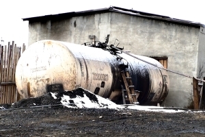 Нелегальный нефтезавод обнаружен в Иркутске, проводится проверка