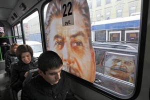 «Автобус Победы» едет в Сибирь: «Франция помнит Наполеона, а Сталин — это наша история»
