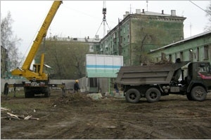 Точечная застройка наступает: в Новосибирске дома строят уже на дорогах