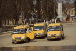 Водители частных маршруток бастуют в Кызыле, требуя увеличить тарифы из-за цен на бензин