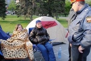 Обманутые дольщики приостановили голодовку после встречи с мэром Новосибирска