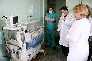 «РусГидро» помогла приобрести современное медоборудование для роддома в поселке Майна
