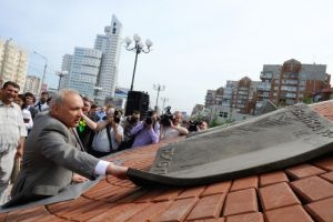 Памятник десятирублёвой купюре появился в Красноярске