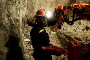 Четыре горняка заблокированы в кузбасской шахте «Киселевская» из-за прорыва глины