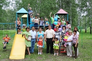 «Газпромнефть-Новосибирск» открыла детскую площадку в Дорогинском детском доме