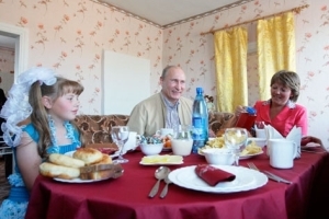 «Коммерсантъ»: Как село Тугнуй с его «Золушкой» принимало премьера Путина