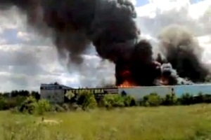 Следствие выбирает между двумя причинами возникновения пожара на складе в Новосибирске