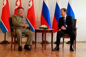 Ким Чен Ир в Бурятии попробовал омуля, потрогал балык и поговорил с Медведевым