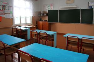 Первый канал: школу в Новосибирской области отдают под гостиницу