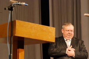 «Коммерсантъ»: Зюганов просит Чайку разобраться с избиркомом Бийска