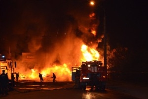 Бензовоз попал в ДТП и загорелся в Иркутске, погибших нет, угрозы населению не возникло