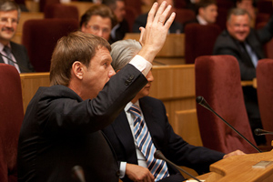 Новосибирские депутаты не стали переходить на личности