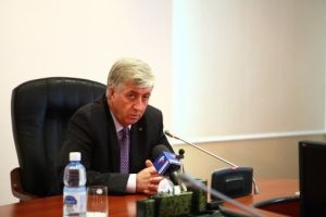 Омский мэр Виктор Шрейдер назвал себя «паровозом» и заявил, что не пойдет в Госдуму