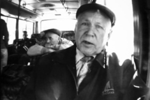 «Я вас научу уважать старость!»: иркутский пенсионер напал с ножом на пассажира автобуса