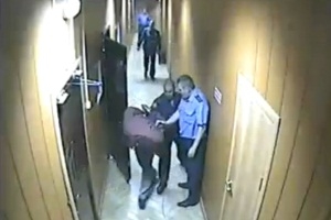 Сотрудник полиции, избивший в отделении жителя Иркутска, отказывается давать показания