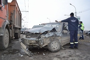 Четыре автомобиля попали в ДТП на Октябрьском мосту в Новосибирске