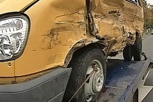 Девять человек пострадали при опрокидывании маршрутки на автодороге под Омском
