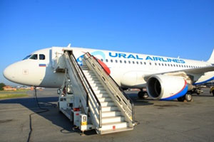 Самолет со 134 пассажирами на борту совершил вынужденную посадку в Новосибирске