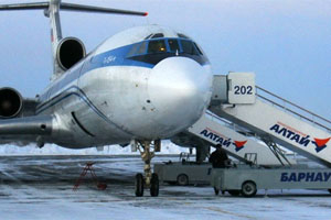 Аэропорт Барнаула не принимает самолеты из-за снегопада