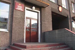 Житель Минусинска выпрыгнул из окна туалета в здании УМВД по Абакану и умер в больнице