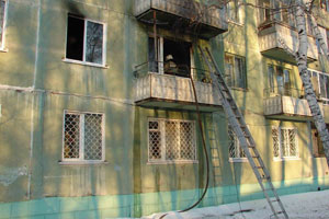 Томский таксист спас четверых детей из загоревшейся квартиры на втором этаже девятиэтажки