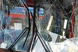 Два человека погибли, трое пострадали при столкновении автомобиля и рейсового автобуса на Алтае