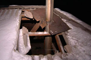 «Вести»: Обломок спутника «Меридиан» в Новосибирской области пробил крышу жилого дома на улице Космонавтов