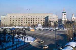 Информация о бомбе в автомобиле возле здания иркутского правительства не подтвердилась
