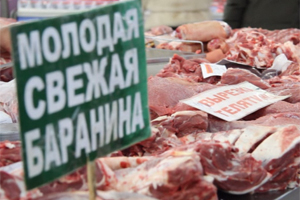 «На качество не жалуются»: отличия выбора мяса в магазине и на продуктовом рынке (видео)