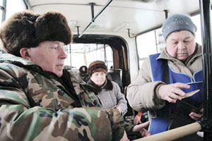 Лишь каждый десятый льготник Новосибирской области превысил лимит поездок на транспорте в декабре 2011 года