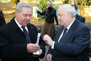 Омский губернатор Леонид Полежаев получил награду за личный вклад в освоение космоса
