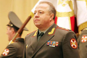 Экс-главу Восточного регионального командования ВВ МВД РФ вернули в Новосибирск после скандала с собачьими консервами