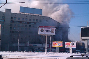 Загорелся девятиэтажный жилой дом на площади Маркса в Новосибирске (фото)