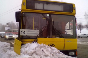 Пьяный житель Томска угнал два автобуса, чтобы отвезти друзей в сауну