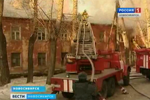 Четыре человека пострадали при пожаре в жилом доме в Новосибирске