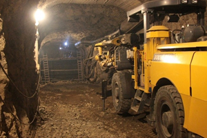 Три человека заблокированы на руднике в Алтайском крае из-за обвала