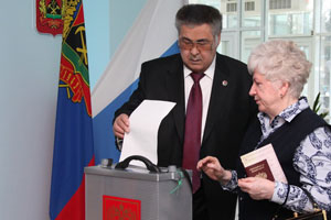 К двум часам дня в Кузбассе проголосовали почти 50% избирателей, включая Амана Тулеева