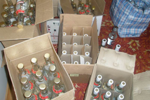 Омские полицейские задержали машину с 236 бутылками казахстанской водки без документов