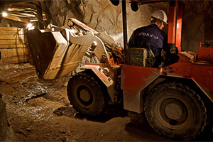 Забайкальские следователи выясняют обстоятельства смерти горняка в шахте