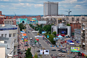 Неизвестные обстреляли из пневматики в центре Новосибирска пассажирский автобус №1209