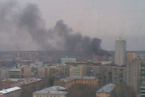 Пожар произошел на складе в районе железнодорожного вокзала «Новосибирск-Главный» (фото)