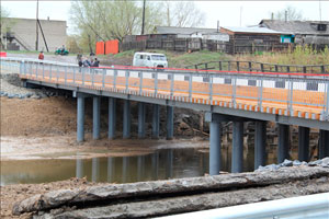 Мост за 34 млн рублей построен через реку Карасук в селе Зубково Новосибирской области